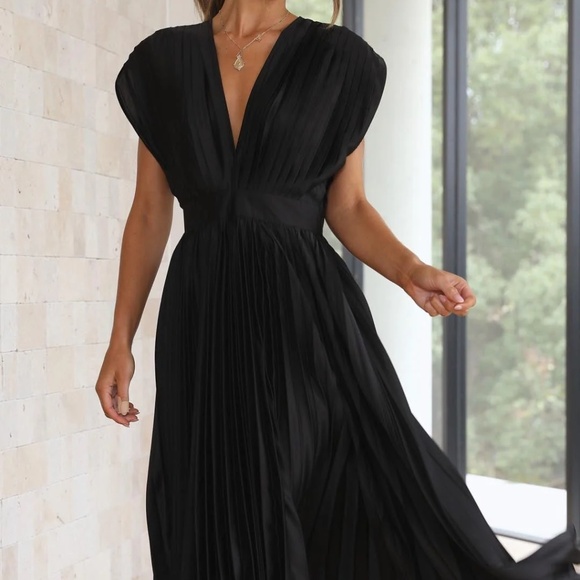 Alyson Collection Pleated Maxi Dress - Picture 1 of 10